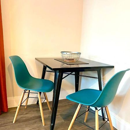 Luxurious Studio Apartment - 1 Minute Walk To Poole Quay - Great Location - Free Parking - Fast Wifi - Smart Tv - Newly Decorated - Sleeps Up To 2! Close To Poole & Bournemouth & Sandbanks Экстерьер фото